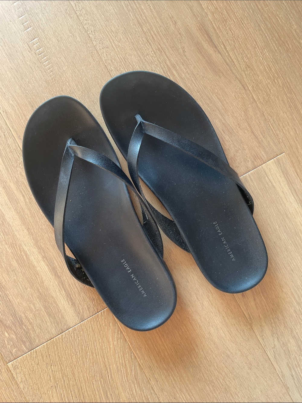 American Eagle flip flop sandals